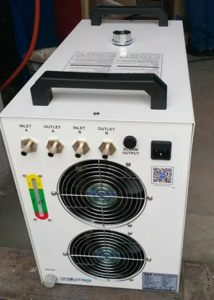 CW 5202 сзади имеет два входа и два выхода