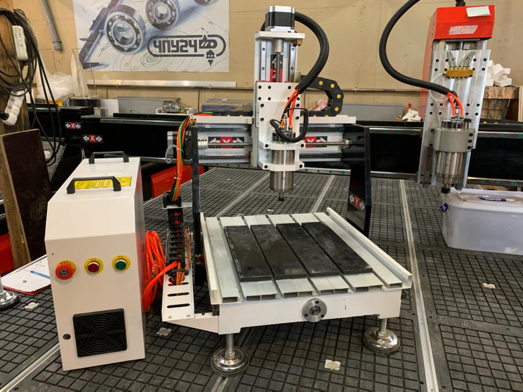 Настольный фрезерный станок с ЧПУ 400x400x200mm (с защитным кожухом)