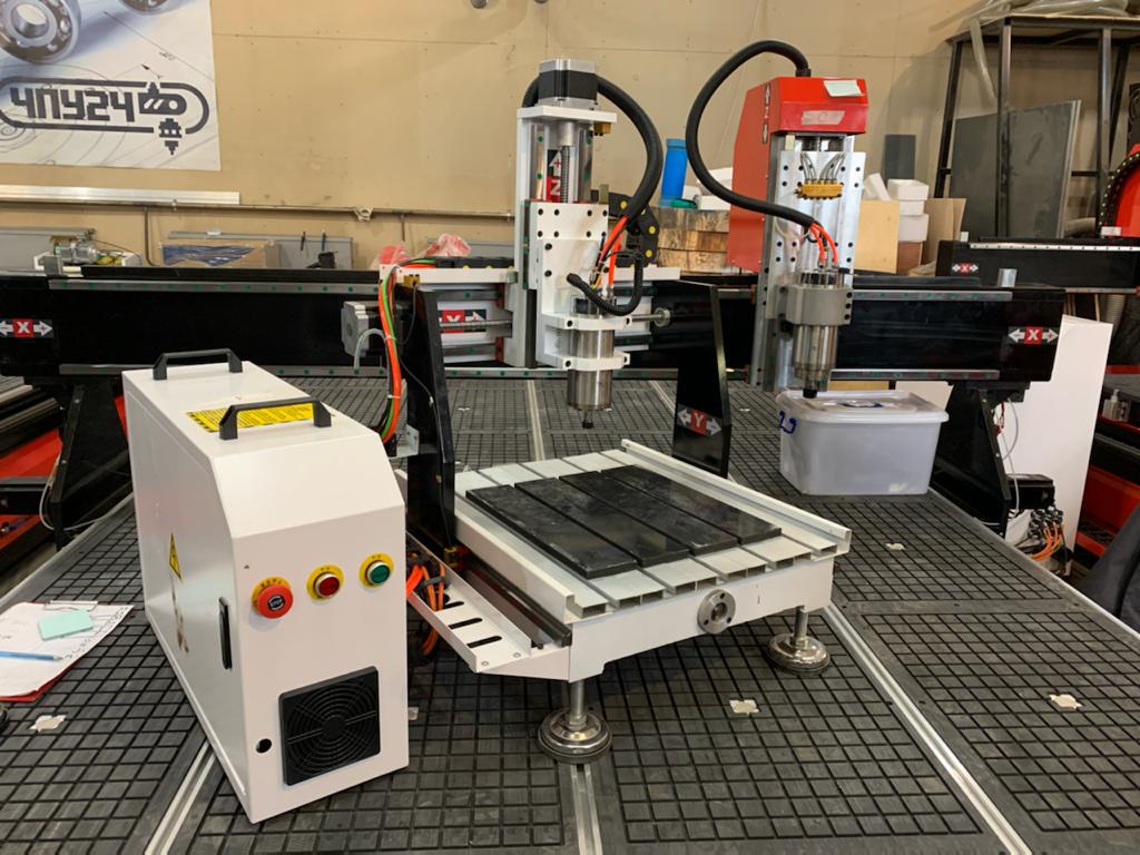 Настольный фрезерный станок с ЧПУ 400x400x200mm (с защитным кожухом)