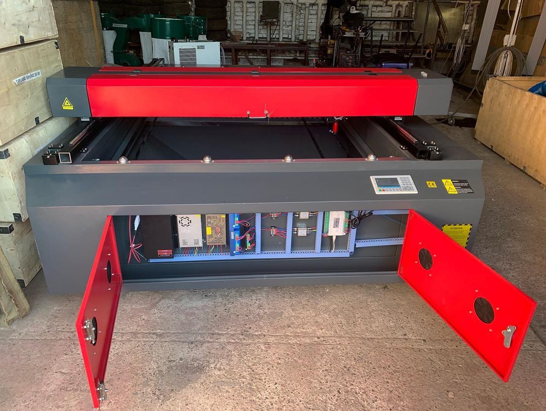 Лазерный станок c ЧПУ 1300х2500мм 100Вт/Ruida