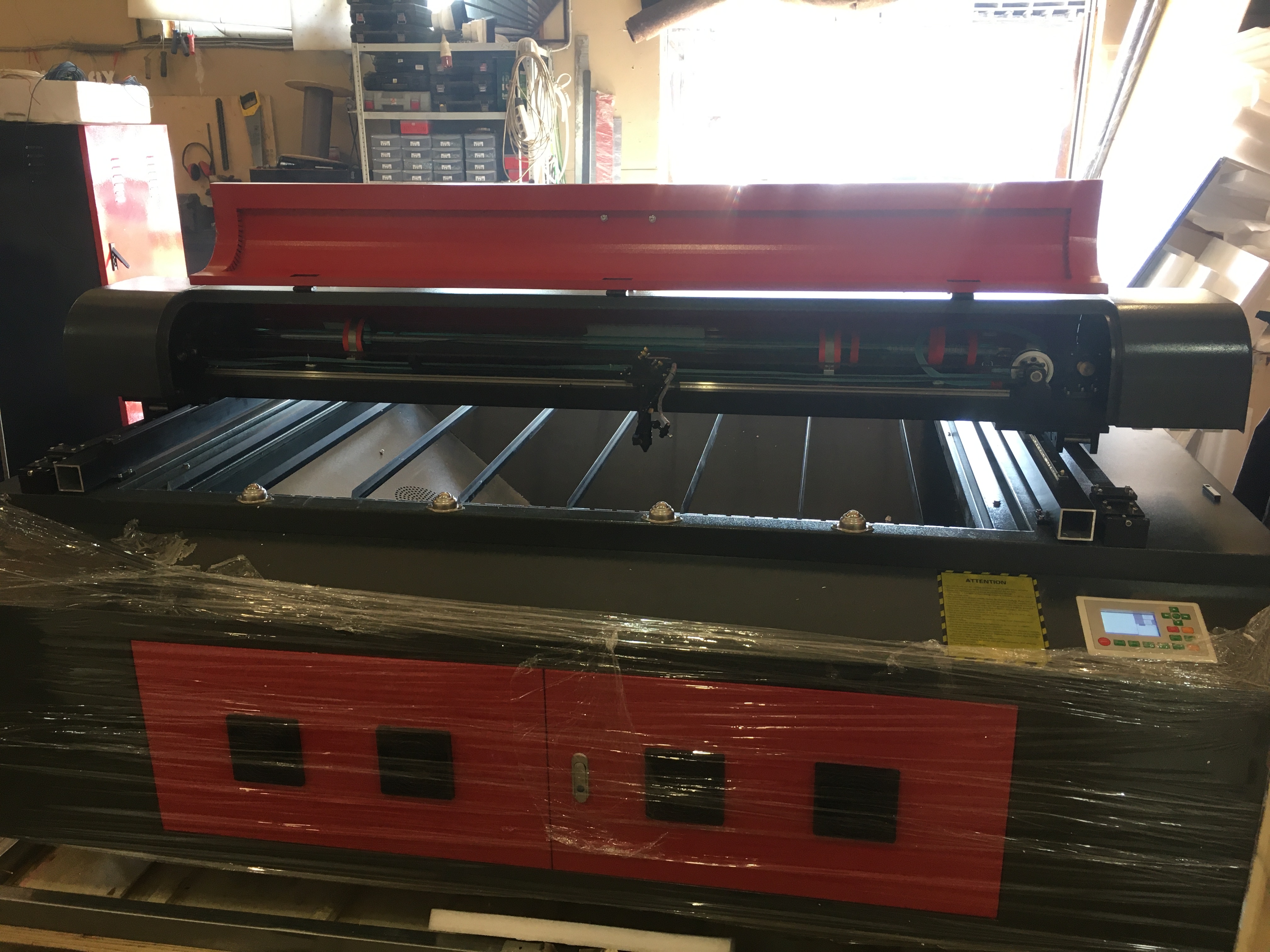 Лазерный станок c ЧПУ 1300х2500мм 100Вт/Ruida