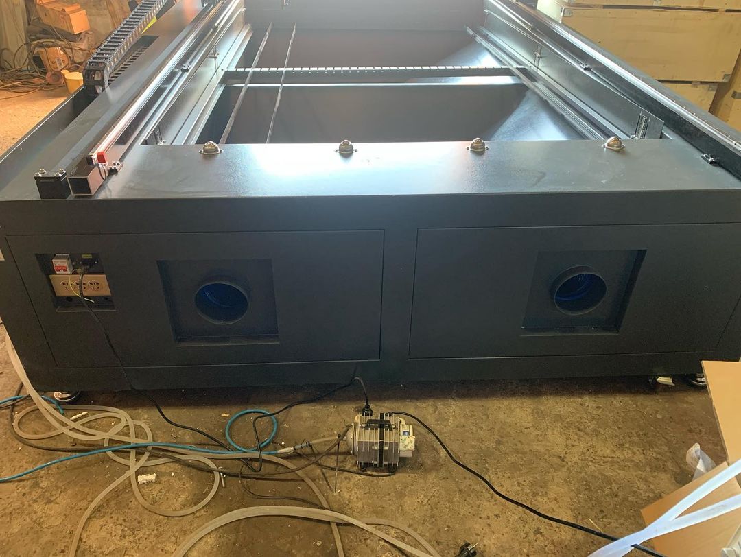 Лазерный станок c ЧПУ 1500х2500мм 100Вт/Ruida