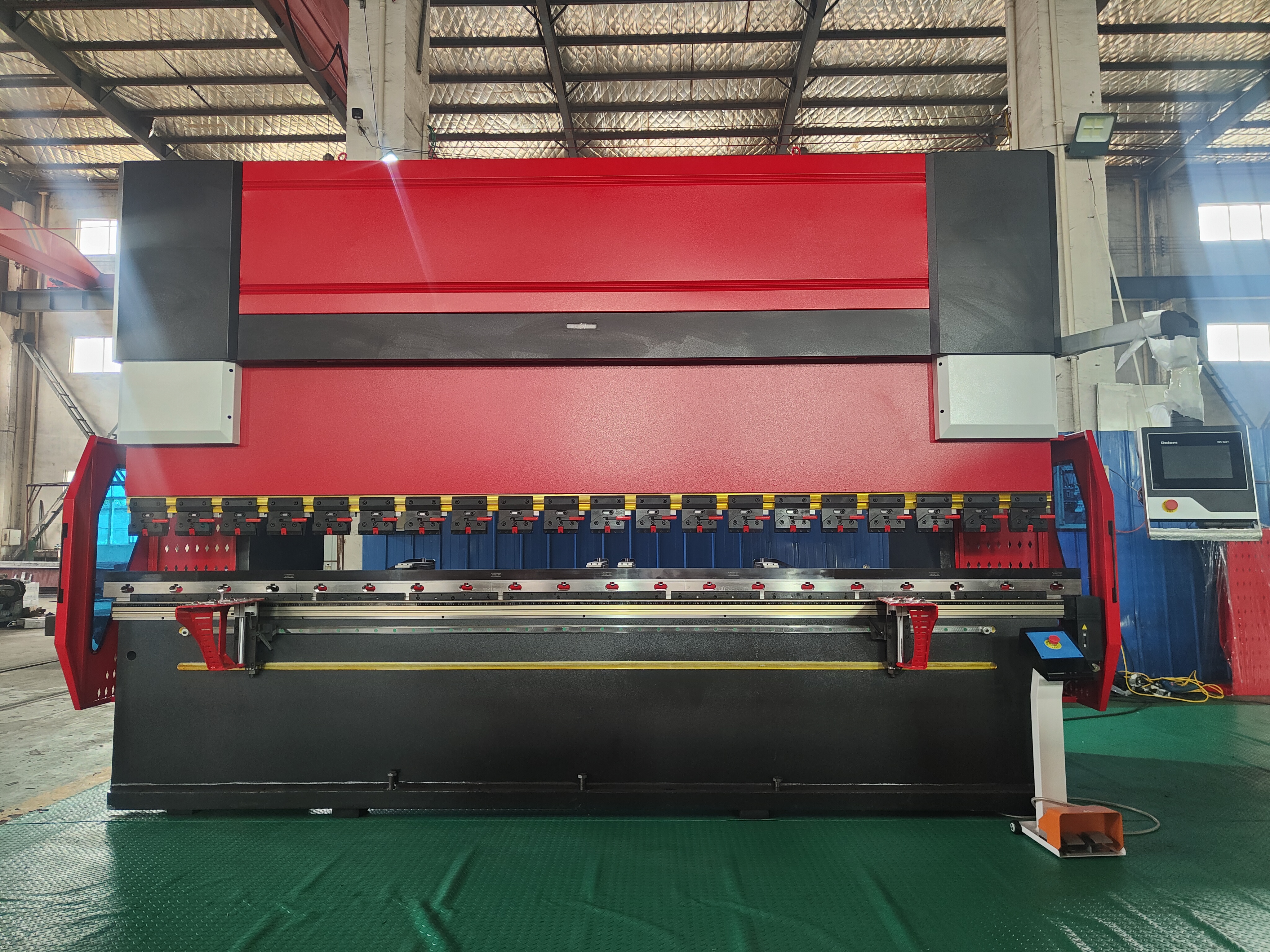 Листогибочный пресс WD67K 2500 мм