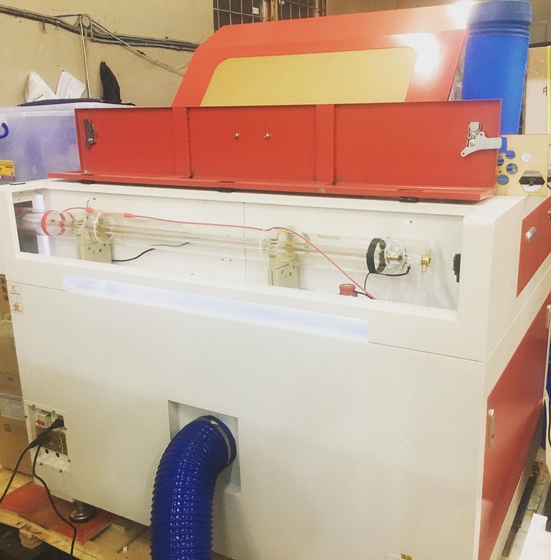 Лазерный станок CO2 c ЧПУ 600х900Hмм 100Вт/Ruida