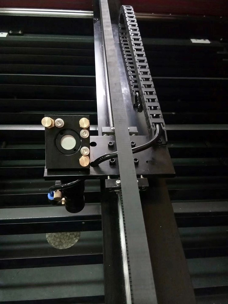 Лазерный станок CO2 c ЧПУ 800х1000мм 100Вт/Ruida