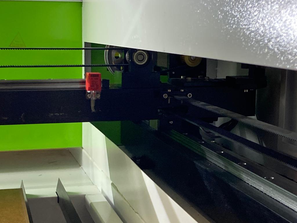 Лазерный станок c ЧПУ 1000х1600мм 100Вт/Ruida/2Head