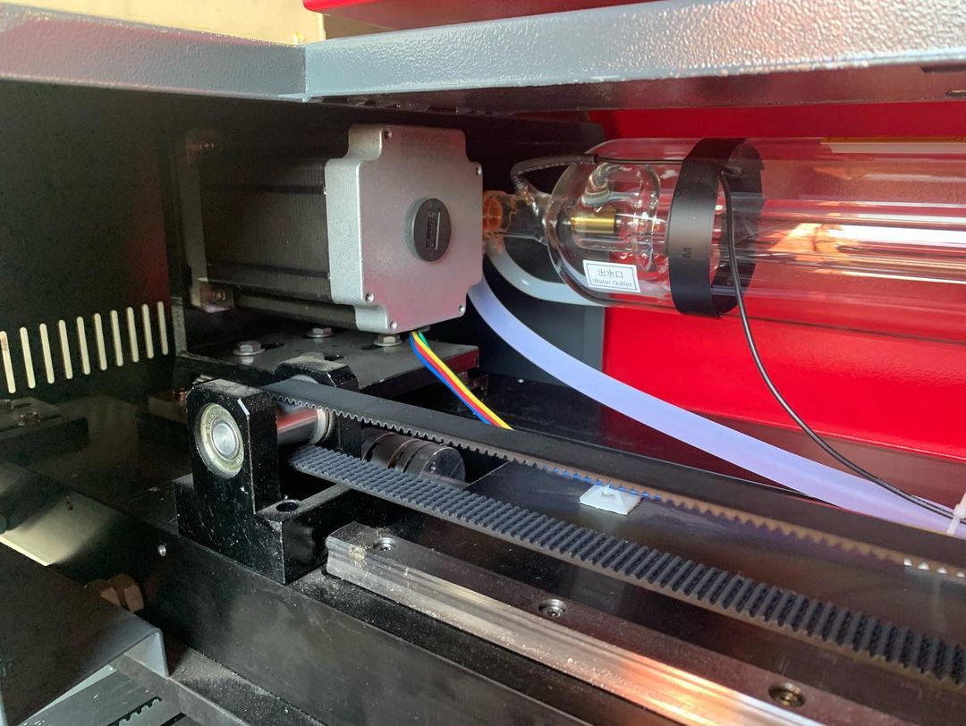 Лазерный станок c ЧПУ 1500х2500мм 100Вт/Ruida