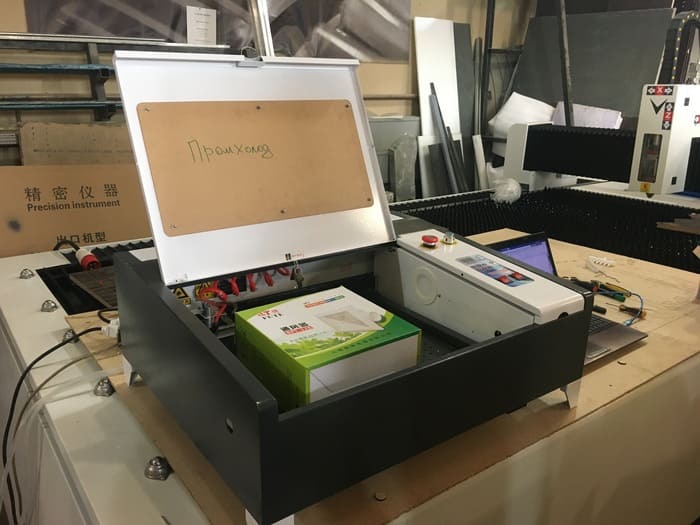 Лазерный станок c ЧПУ 400х400мм 40Вт/М3