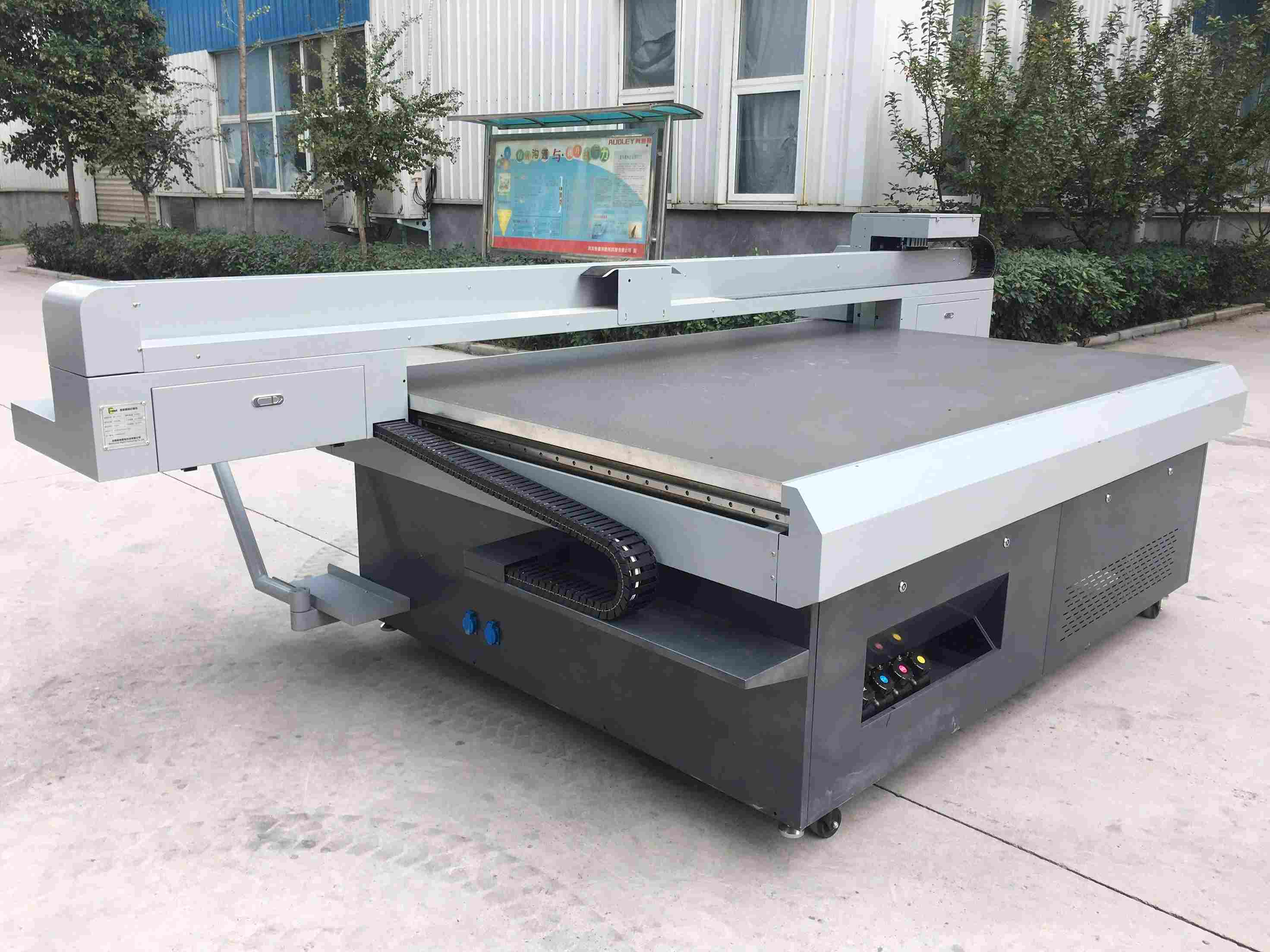 УФ-Принтер RF1325 с рабочим полем 1300х2500 мм