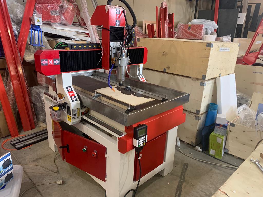 Фрезерный станок с подачей СОЖ 600х900х200