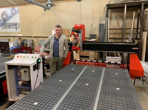 Фрезерный станок с ЧПУ 2100x3000x300mm с полуавтоматической сменой инструмента