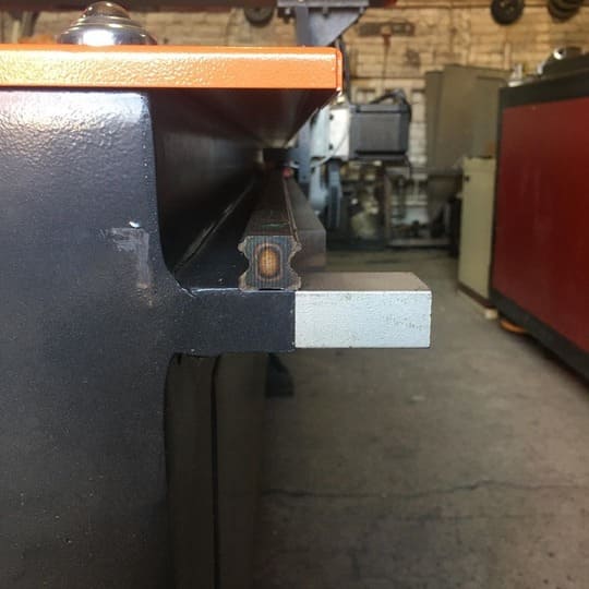 Защита направляющих от прямого попадания продуктов горения при резке металла