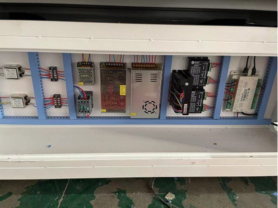 Лазерный станок c ЧПУ 1000х1600мм по ткани