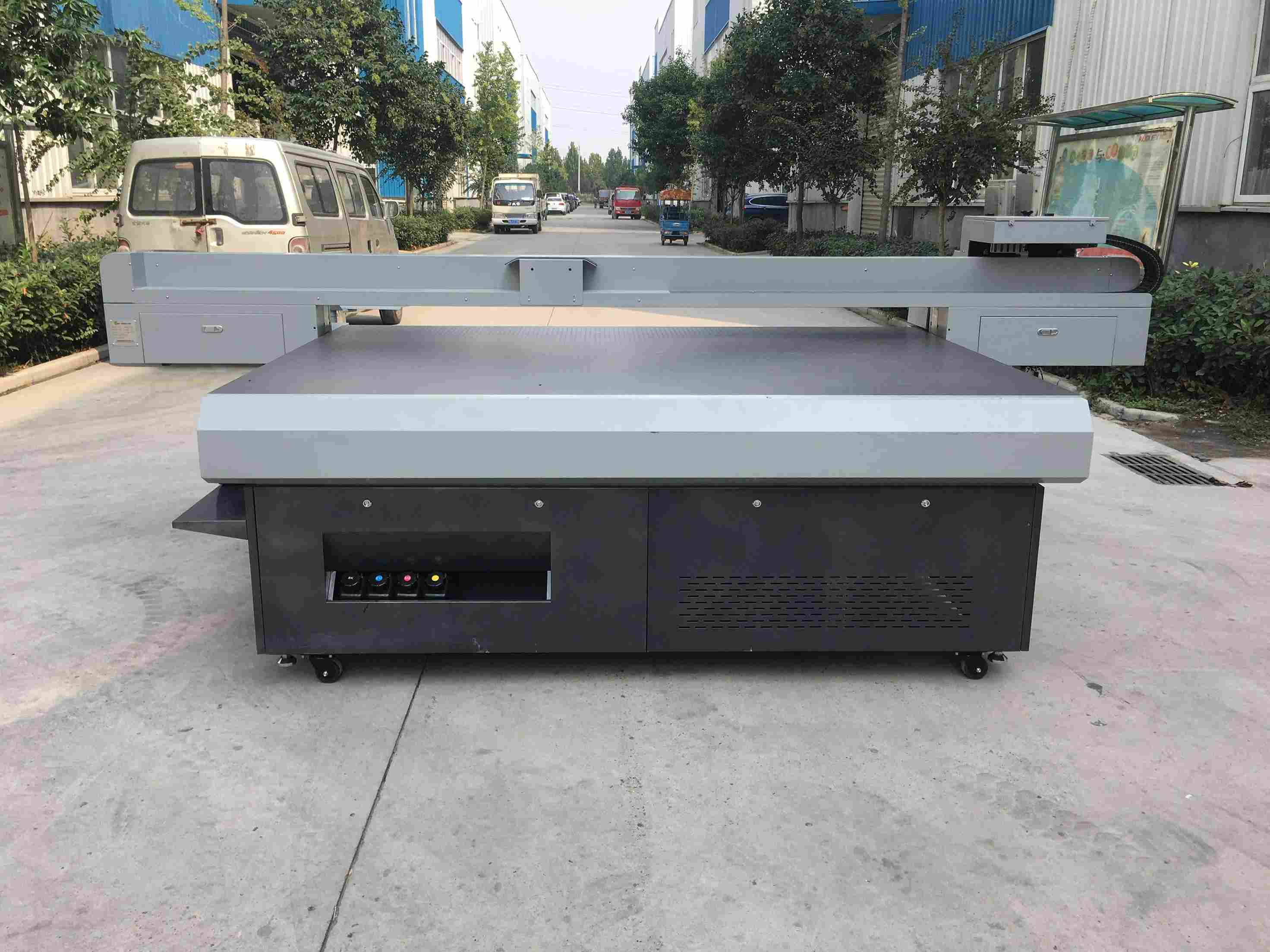 УФ-Принтер RF1325 с рабочим полем 1300х2500 мм