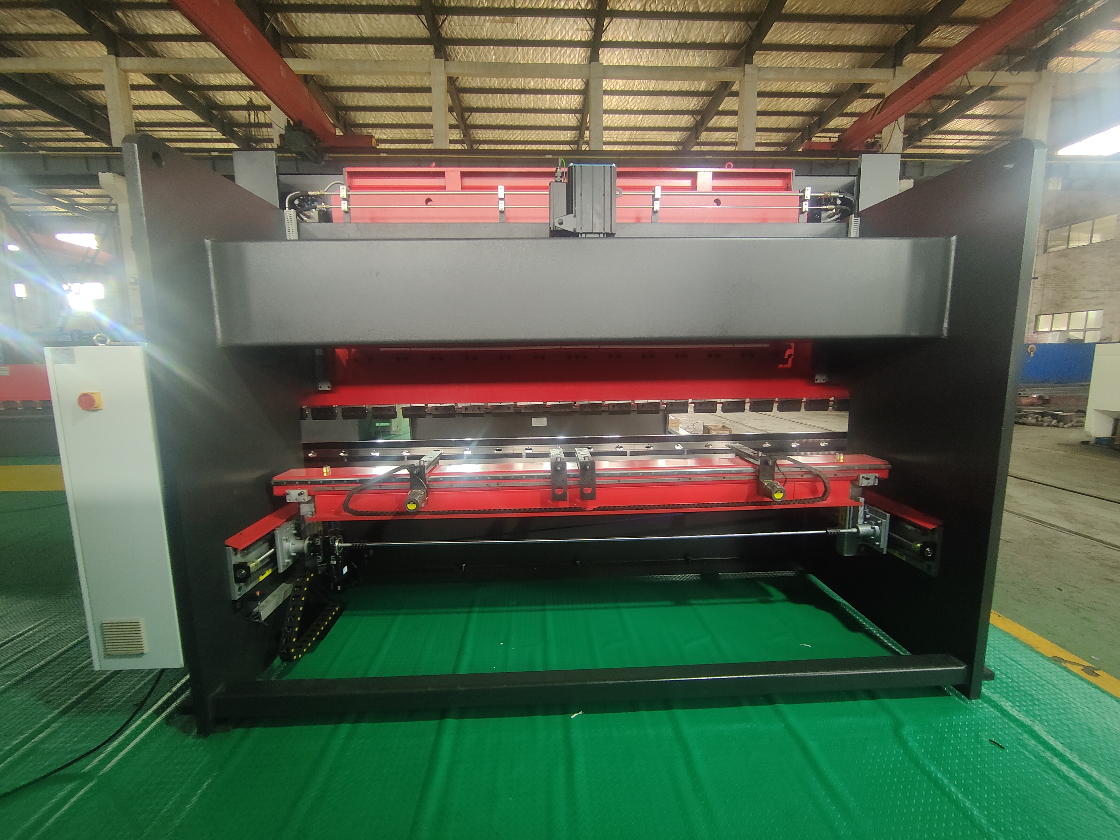 Листогибочный пресс WD67K 2500 мм