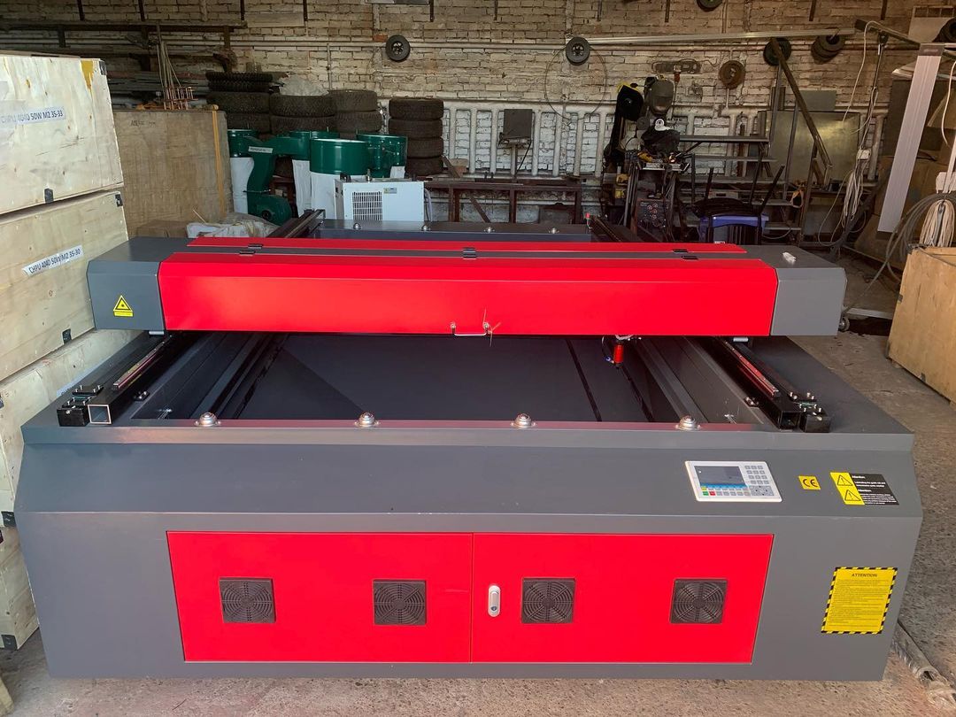 Лазерный станок c ЧПУ 1500х2500мм 100Вт/Ruida