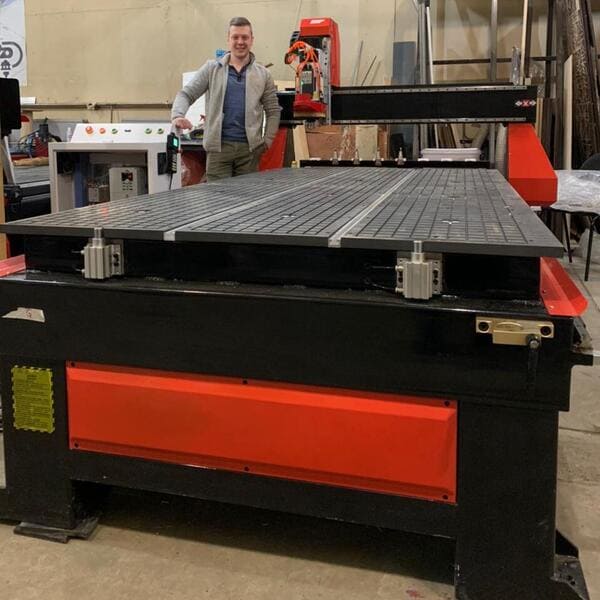 Фрезерный станок с ЧПУ 2100x3000x300mm с полуавтоматической сменой инструмента