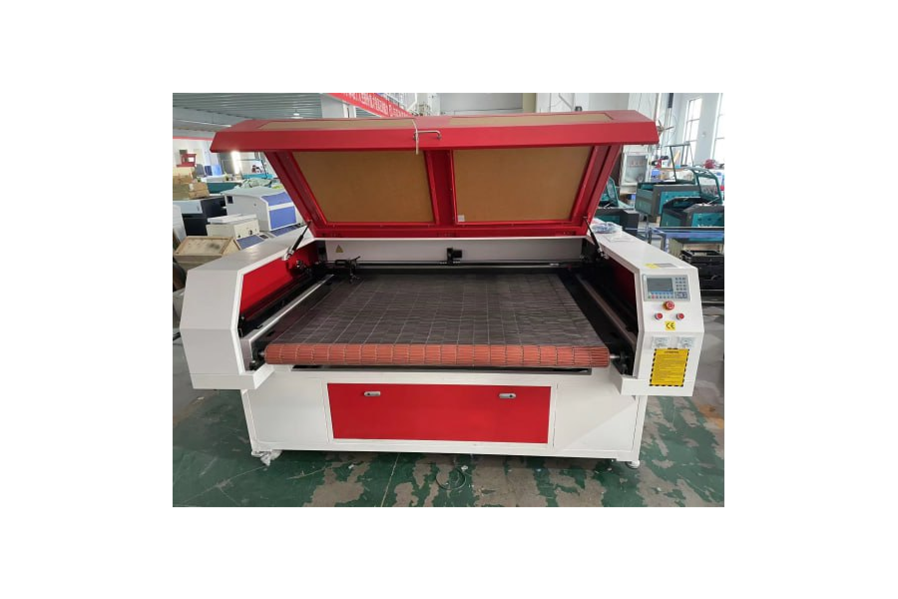 Лазерный станок c ЧПУ 1000х1600мм по ткани